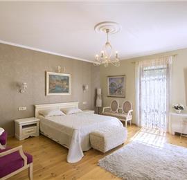 5 bedroom bayside villa with pool near Kotor, sleeps 12
